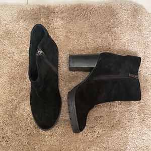 👢Black suede heeled boot